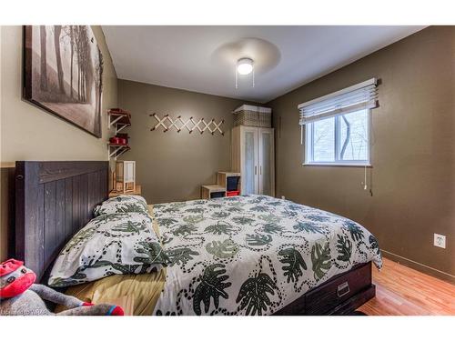 32 Holly Trail, Puslinch, ON - Indoor Photo Showing Bedroom