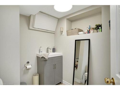 337 Westminster Drive S, Cambridge, ON - Indoor Photo Showing Bathroom