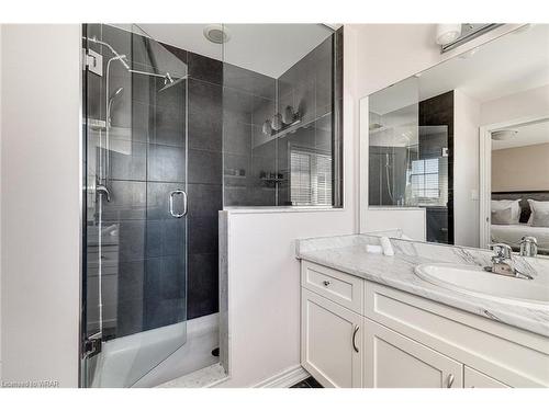 32-45 Royal Winter Drive, Binbrook, ON - Indoor Photo Showing Bathroom