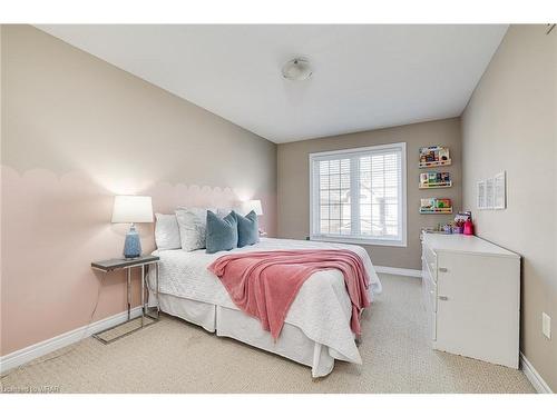 32-45 Royal Winter Drive, Binbrook, ON - Indoor Photo Showing Bedroom