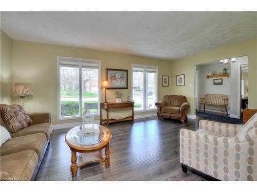 37 Pintail Drive, Elmira, ON - Indoor Photo Showing Living Room