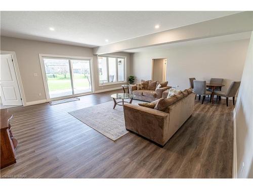 15 Hudson Drive, Brantford, ON - Indoor Photo Showing Living Room