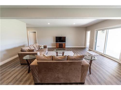 15 Hudson Drive, Brantford, ON - Indoor Photo Showing Living Room