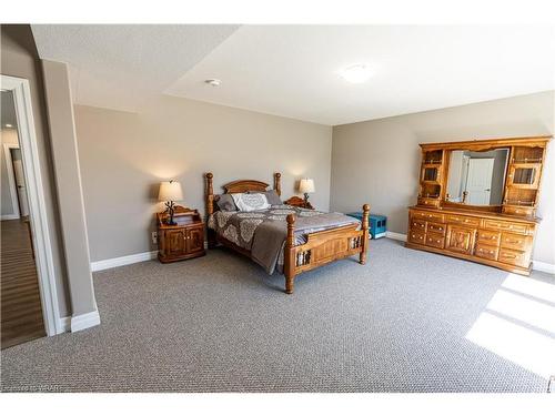 15 Hudson Drive, Brantford, ON - Indoor Photo Showing Bedroom