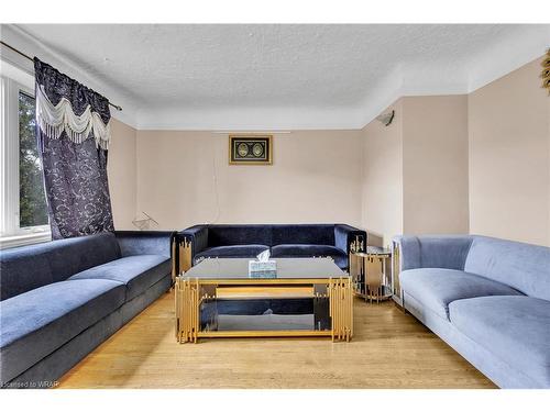 112 Kehl Street, Kitchener, ON - Indoor Photo Showing Living Room