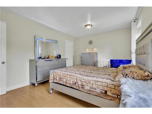 112 Kehl Street, Kitchener, ON - Indoor Photo Showing Bedroom