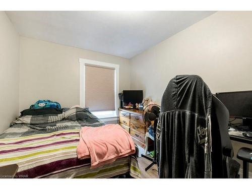 5 Grand Avenue S, Cambridge, ON - Indoor Photo Showing Bedroom