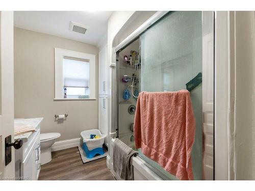5 Grand Avenue S, Cambridge, ON - Indoor Photo Showing Bathroom
