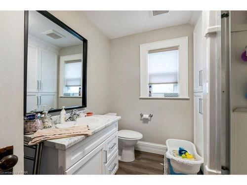 5 Grand Avenue S, Cambridge, ON - Indoor Photo Showing Bathroom