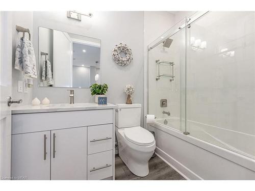 2904-60 Charles Street W, Kitchener, ON - Indoor Photo Showing Bathroom