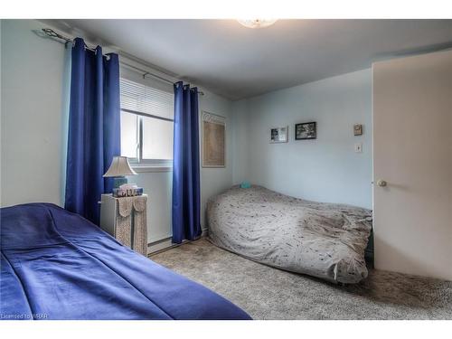 493 Pinetree Crescent, Cambridge, ON - Indoor Photo Showing Bedroom