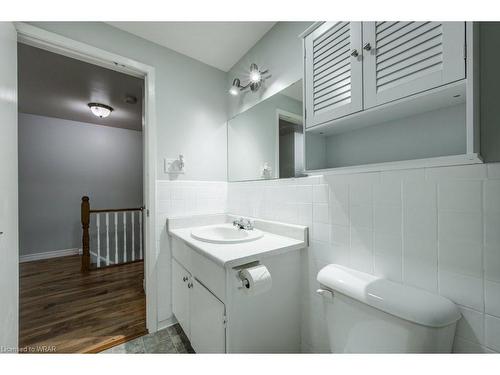 15-144 Concession Street E, Tillsonburg, ON - Indoor Photo Showing Bathroom