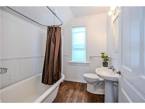 37 Merion Street, Guelph, ON - Indoor Photo Showing Bathroom