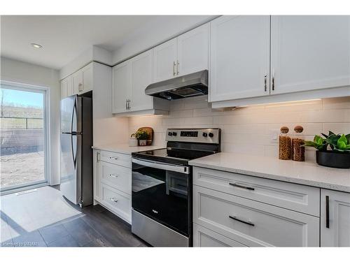 J077-9 Urbane Boulevard, Kitchener, ON - Indoor Photo Showing Kitchen With Upgraded Kitchen