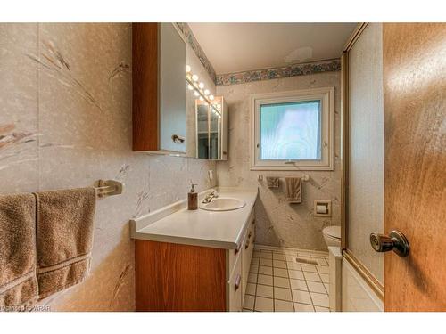 273 Sunview Street, Waterloo, ON - Indoor Photo Showing Bathroom