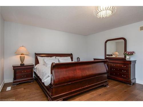 462 Robert Ferrie Drive, Kitchener, ON - Indoor Photo Showing Bedroom