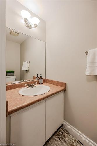 139 Sunpoint Crescent, Waterloo, ON - Indoor Photo Showing Bathroom