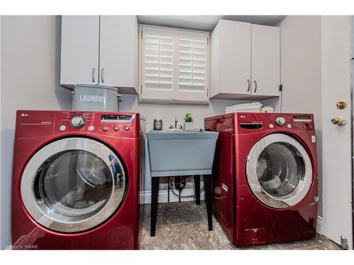 139 Sunpoint Crescent, Waterloo, ON - Indoor Photo Showing Laundry Room