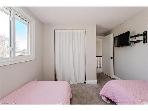 139 Sunpoint Crescent, Waterloo, ON - Indoor Photo Showing Bedroom