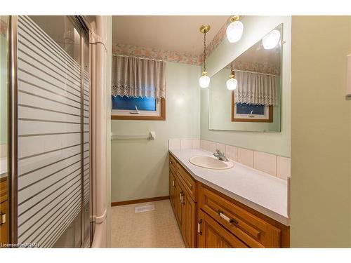 136 Macgregor Crescent, Waterloo, ON - Indoor Photo Showing Bathroom