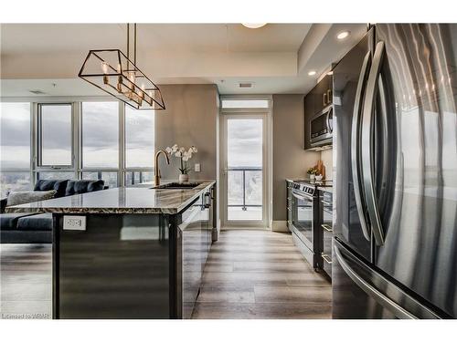 1805-108 Garment Street, Kitchener, ON - Indoor Photo Showing Kitchen With Upgraded Kitchen