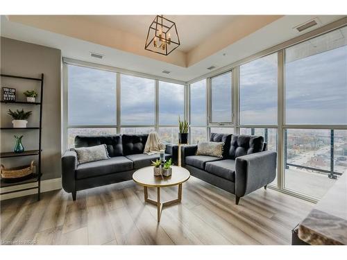 1805-108 Garment Street, Kitchener, ON - Indoor Photo Showing Living Room