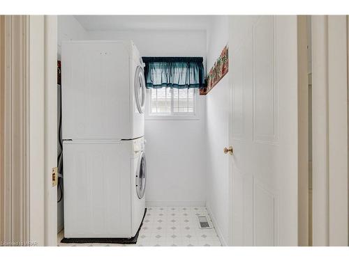 423 Shadow Wood Crescent, Waterloo, ON - Indoor Photo Showing Laundry Room