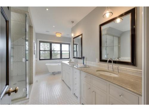 1249 New Dundee Road, Kitchener, ON - Indoor Photo Showing Bathroom