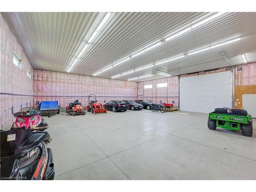 1249 New Dundee Road, Kitchener, ON - Indoor Photo Showing Garage
