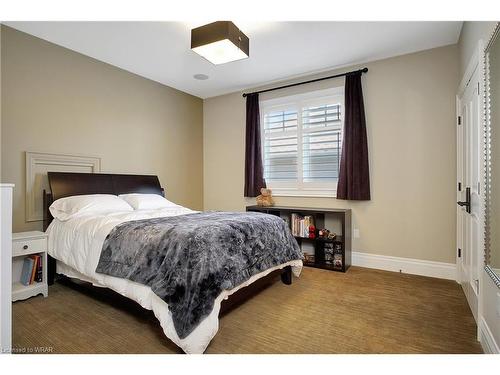 459 Deer Ridge Drive, Kitchener, ON - Indoor Photo Showing Bedroom