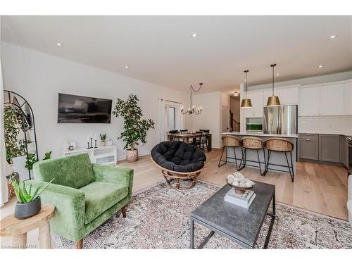 593 Benninger Drive, Kitchener, ON - Indoor Photo Showing Living Room