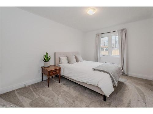 593 Benninger Drive, Kitchener, ON - Indoor Photo Showing Bedroom