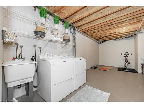 23-20 Isherwood Avenue, Cambridge, ON - Indoor Photo Showing Laundry Room