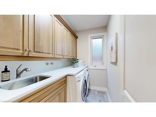 509 Beaver Creek Road, Waterloo, ON - Indoor Photo Showing Laundry Room