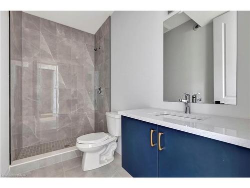 18-242 Mount Pleasant Street, Brantford, ON - Indoor Photo Showing Bathroom