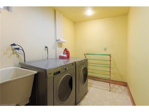 208 Holborn Drive, Kitchener, ON - Indoor Photo Showing Laundry Room