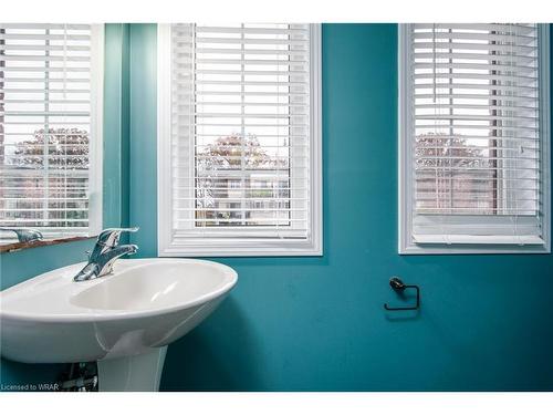 E-234 Rachel Crescent, Kitchener, ON - Indoor Photo Showing Bathroom