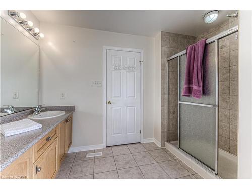 55 Southridge Drive, Kitchener, ON - Indoor Photo Showing Bathroom
