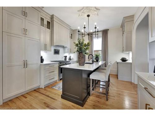 16 Park Avenue, Cambridge, ON - Indoor Photo Showing Kitchen With Upgraded Kitchen