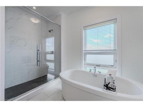 540 Nathalie Crescent, Kitchener, ON - Indoor Photo Showing Bathroom