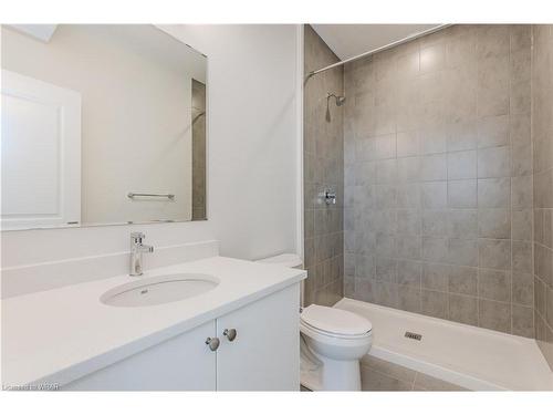 B009-17 Benninger Drive, Kitchener, ON - Indoor Photo Showing Bathroom