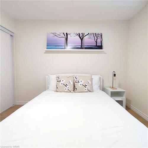111 Wannamaker Crescent, Cambridge, ON - Indoor Photo Showing Bedroom