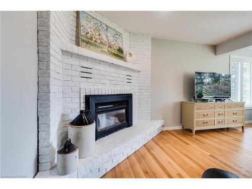 117 Sandford Fleming Drive, Waterloo, ON - Indoor Photo Showing Living Room With Fireplace