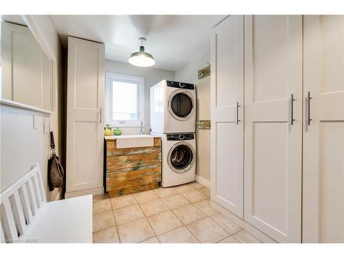 117 Sandford Fleming Drive, Waterloo, ON - Indoor Photo Showing Laundry Room