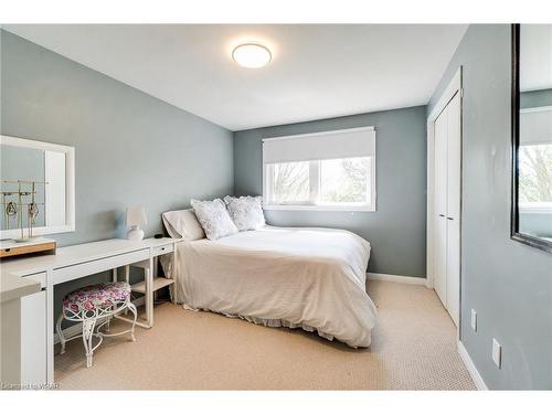 117 Sandford Fleming Drive, Waterloo, ON - Indoor Photo Showing Bedroom