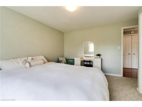 117 Sandford Fleming Drive, Waterloo, ON - Indoor Photo Showing Bedroom