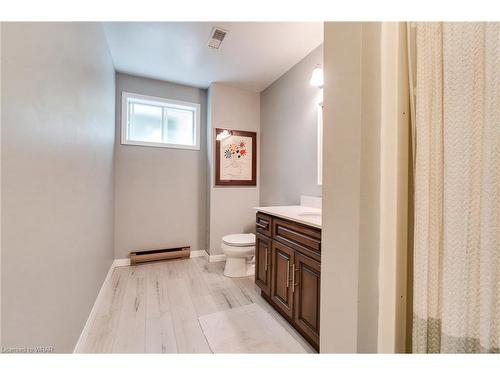 117 Sandford Fleming Drive, Waterloo, ON - Indoor Photo Showing Bathroom