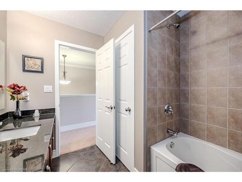 512 Northbrook Place, Kitchener, ON - Indoor Photo Showing Bathroom