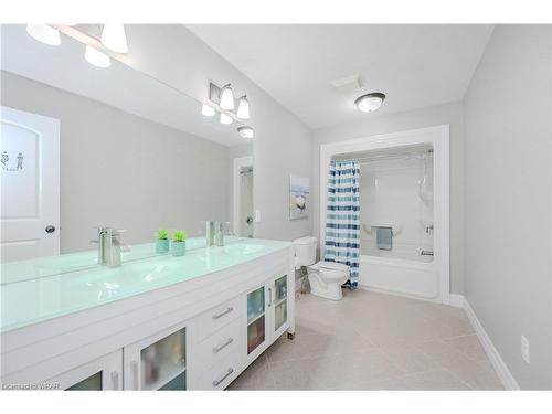 57 Halliday Drive Drive, Tavistock, ON - Indoor Photo Showing Bathroom