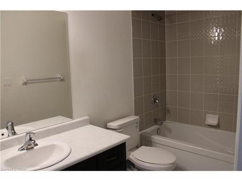 9 Harwood Street, Tillsonburg, ON - Indoor Photo Showing Bathroom